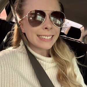 Meet your Posher, Casey